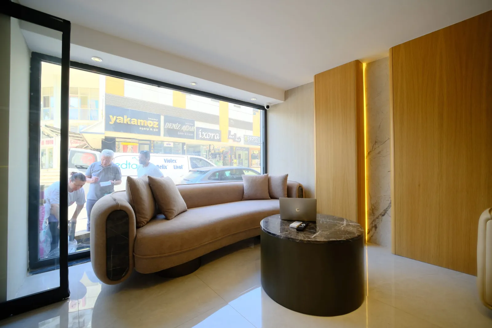 Suit ve büyük pencere — The Rizon Hotel Antalya