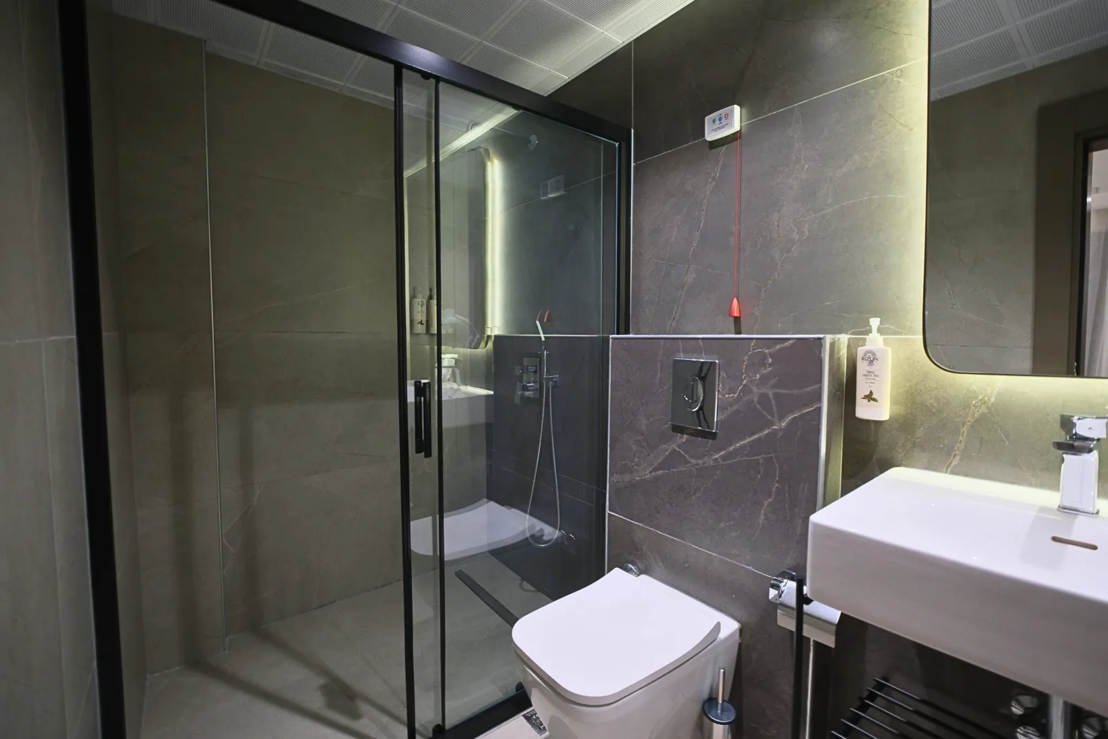 Duşlu banyo — The Rizon Hotel Antalya