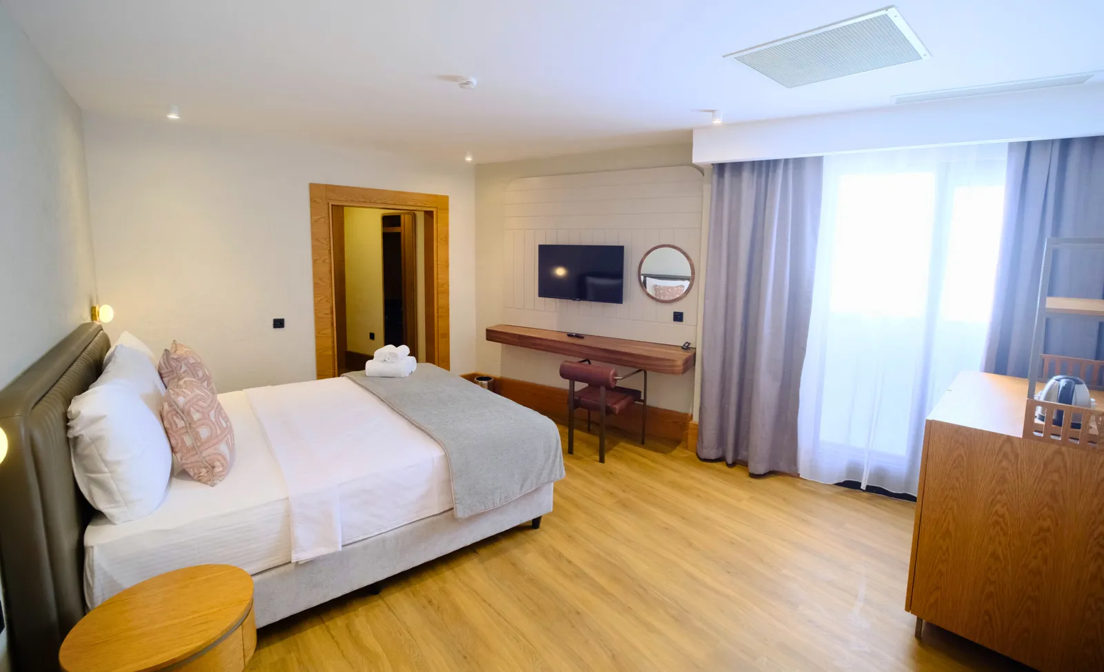 Suite Oda — Fransız + İlave Tek Yatak — The Rizon Hotel Antalya